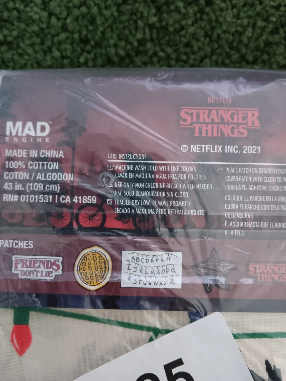 Netflix Stranger Things Fabric Kit - White with Red, Yellow, Brown Accents